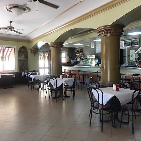 Hostal Bar San Pedro Майрена-дель-Алькор Екстер'єр фото