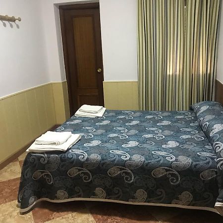 Hostal Bar San Pedro Майрена-дель-Алькор Екстер'єр фото