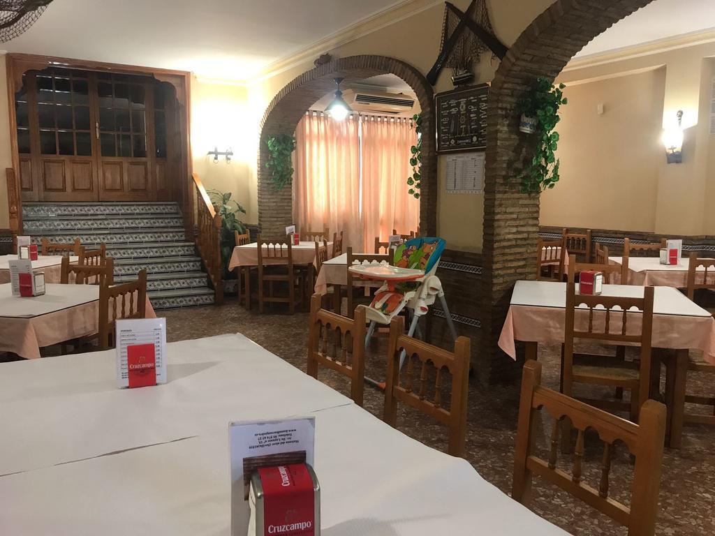 Hostal Bar San Pedro Майрена-дель-Алькор Екстер'єр фото
