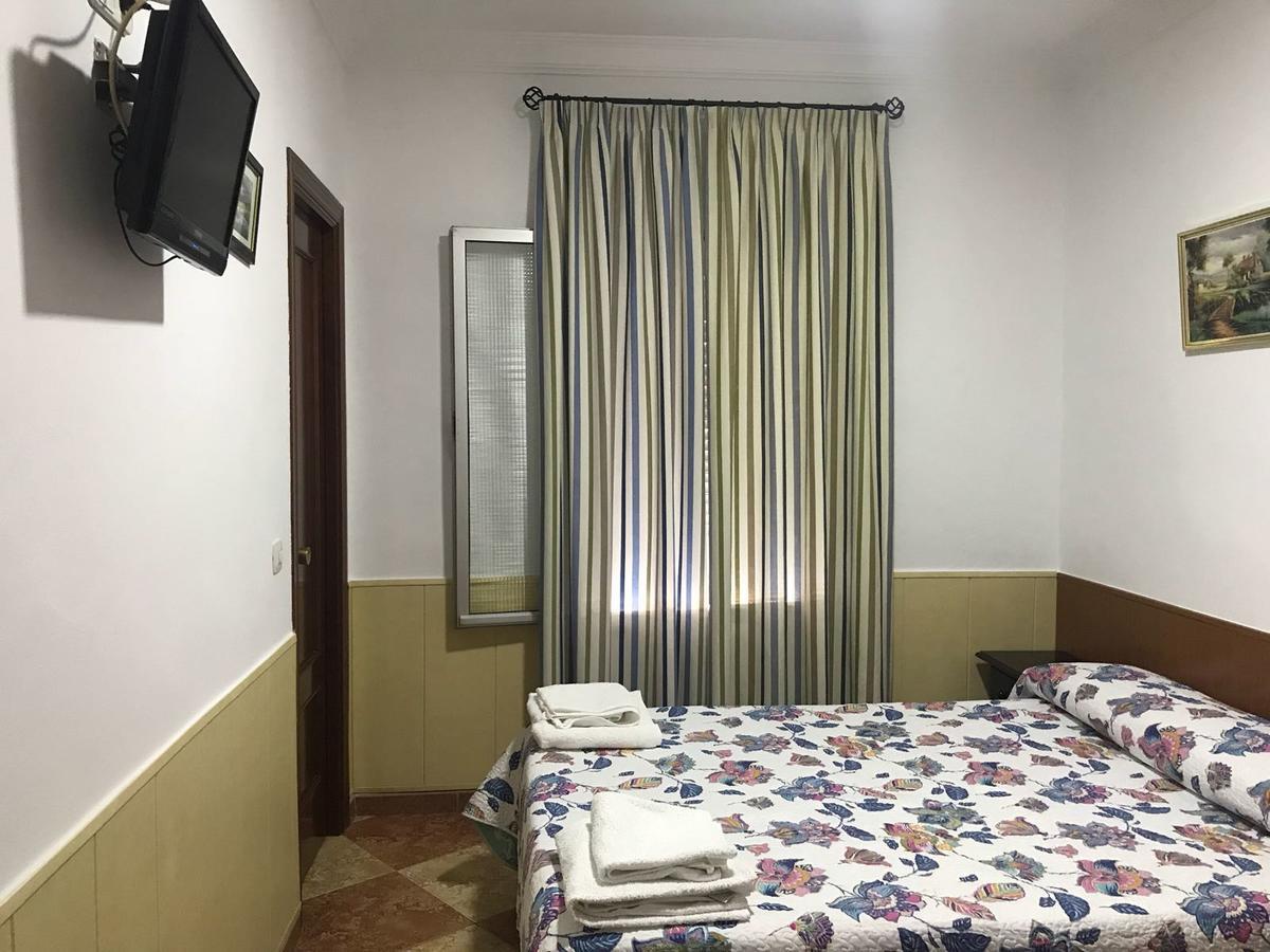 Hostal Bar San Pedro Майрена-дель-Алькор Екстер'єр фото
