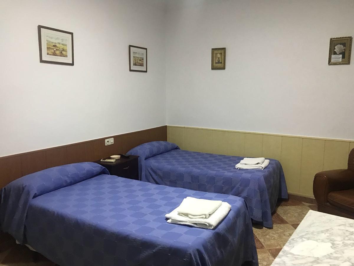 Hostal Bar San Pedro Майрена-дель-Алькор Екстер'єр фото