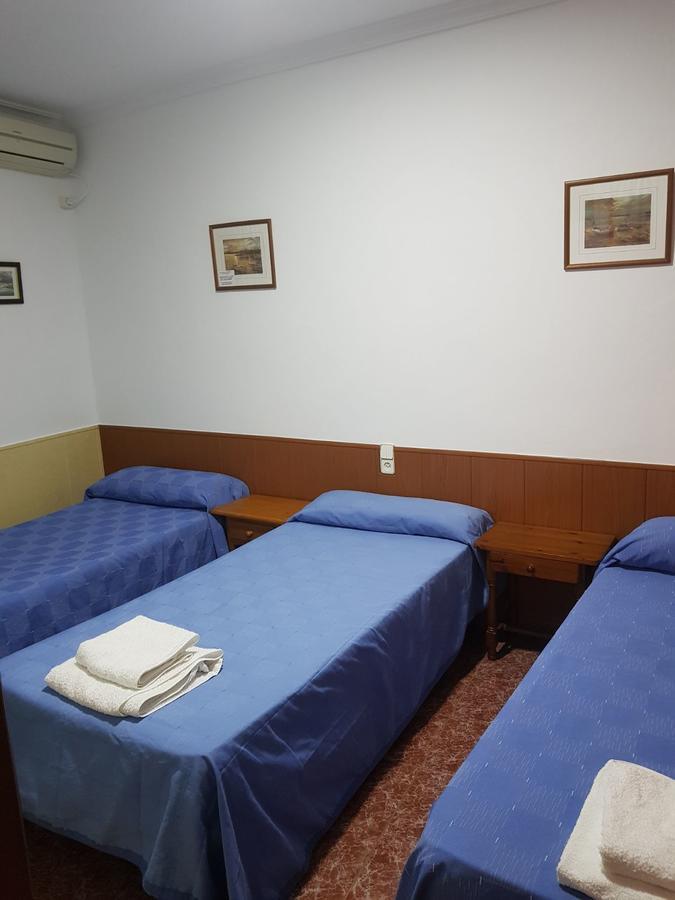 Hostal Bar San Pedro Майрена-дель-Алькор Екстер'єр фото